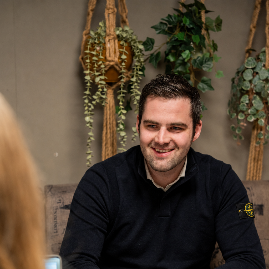 Eigenaar Gijs Vriezekolk in gesprek org voor LOV